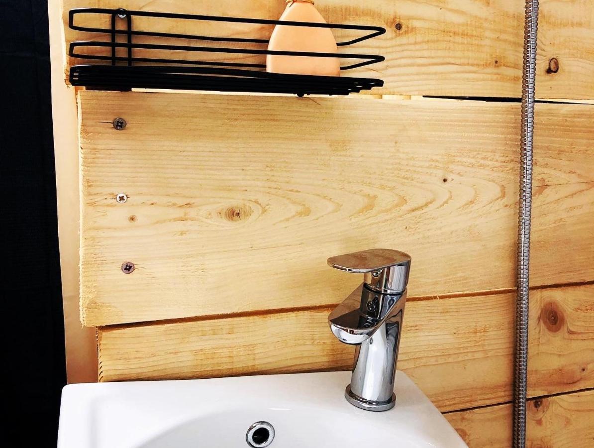 티바트 Glamping Peninsula Lustica Rose 빌라 외부 사진