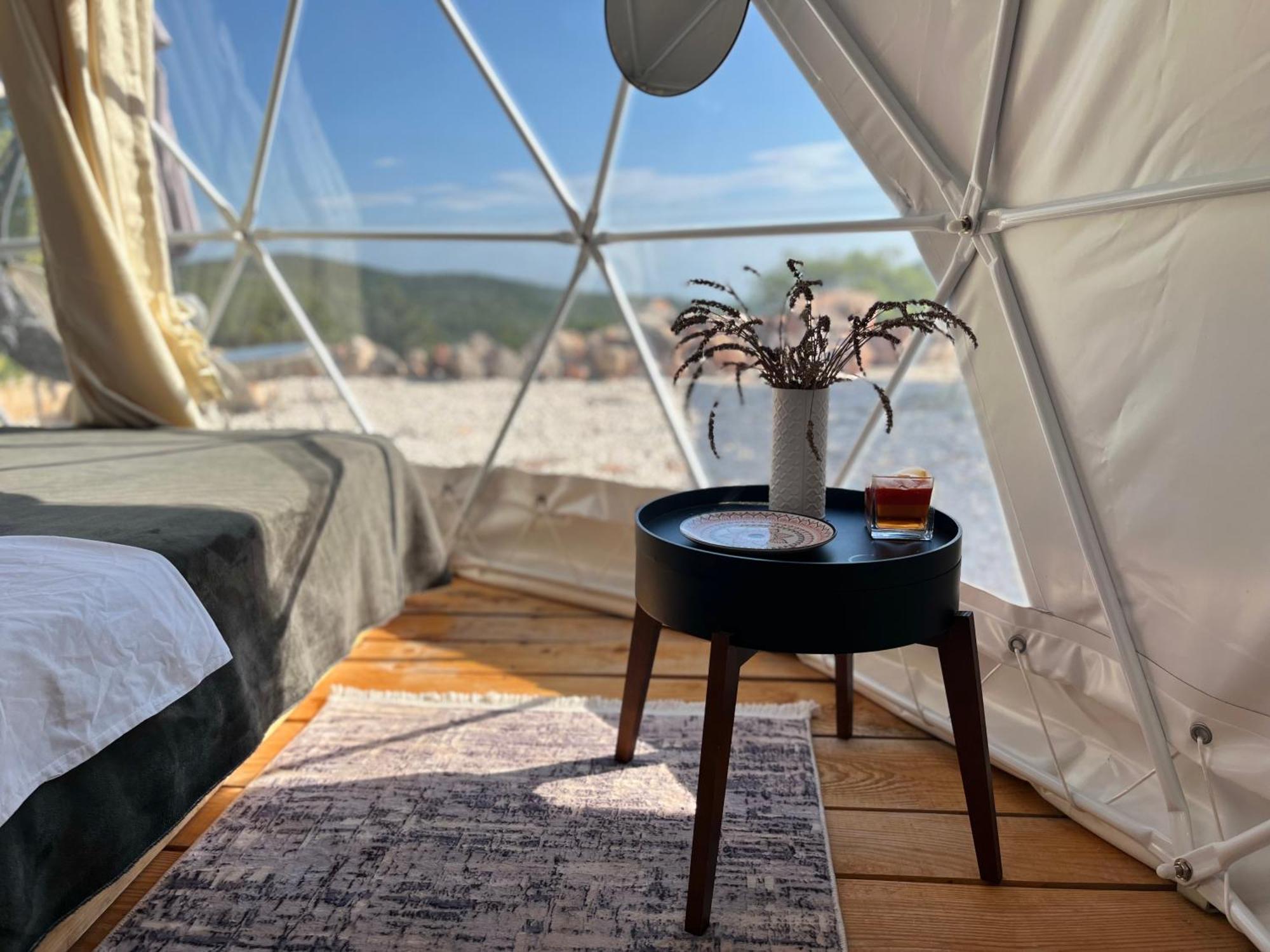 티바트 Glamping Peninsula Lustica Rose 빌라 외부 사진