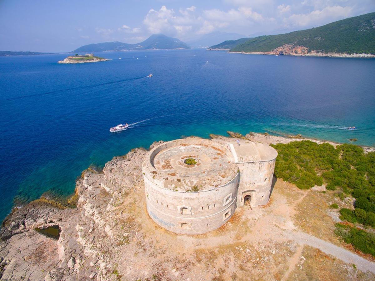 티바트 Glamping Peninsula Lustica Rose 빌라 외부 사진